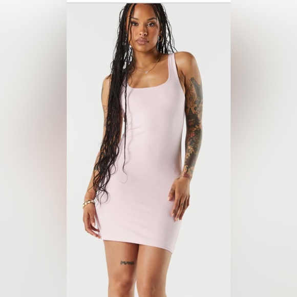 Light pink dress contour size medium - Picture 1 of 5